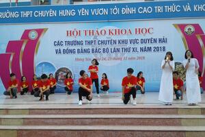 Trường THPT Chuyên Hưng Yên Đổi mới giờ sinh hoạt tập thể đầu tuần.